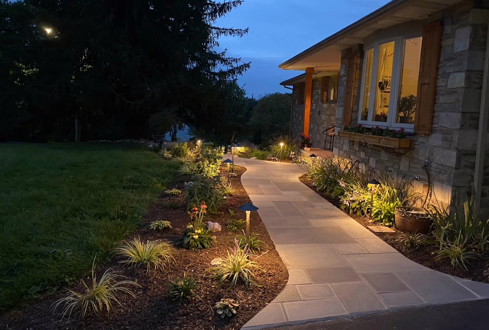 Bluestone Flagstone QE Masonry Lit Pathway